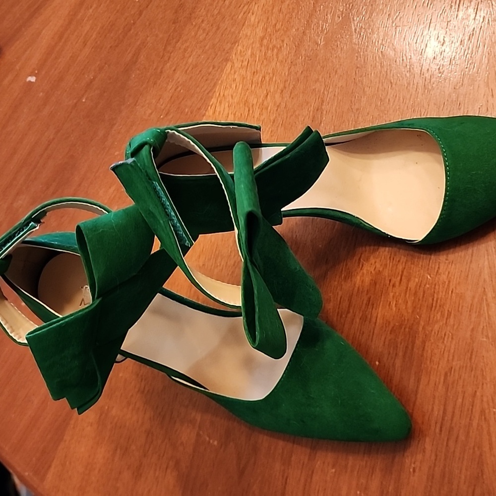 MM JULY green velour heels!! SOOO PRETTY!! IN BARELY USED CONDITION!